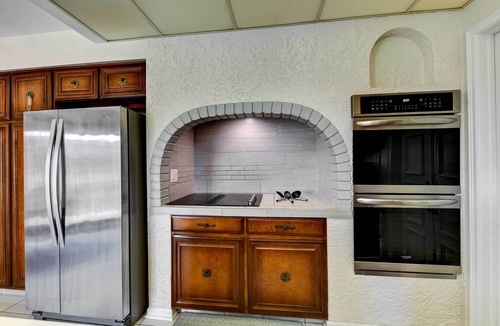 Williamsville House | Spacious Buffalo Brick Home w/Backyard!