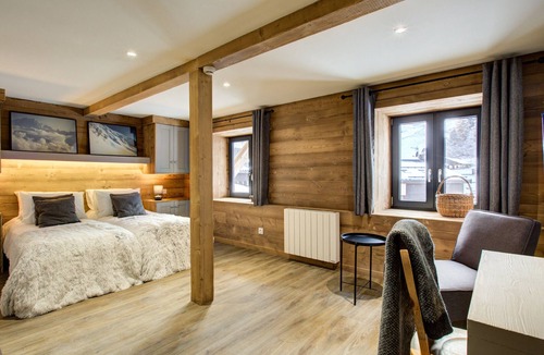 Plagne 1800 Ski Chalet | Spacious chalet in resort center, 10 people, pets allowed