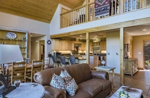 Angel Fire Cabin | Spacious cabin, 2 decks, Wheeler PK view, over 2mi from ski drop off, hot tub…
