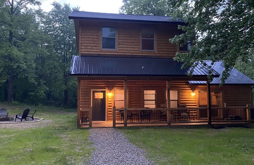 McArthur Cabin | Spacious Cabin in Hocking Hills close to Caves.HotTub,Grill & 66 Acres of Hiking