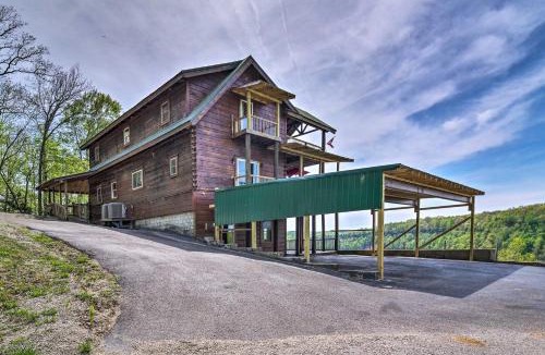 Albany House | Spacious Cabin on Dale Hollow Lake w/Hot Tub!