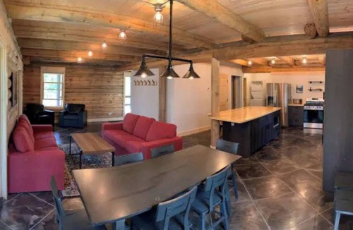 Ely Cabin | Spacious Cabin on the lake