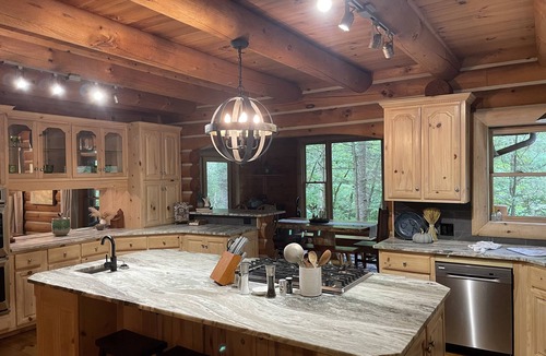 Cherry Log Cabin | Spacious cabin w/Hot Tub , 10 minutes from downtown Blue Ridge.