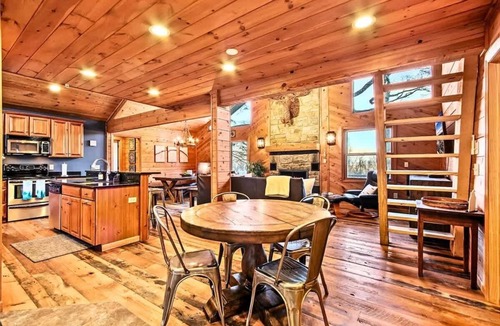 Beech Mountain Cabin | Spacious Cabin w/Hot Tub Close To Ski Lifts