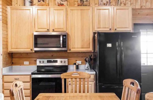 Yellowstone County Cabin | Spacious cabin with incredible views, wood fireplace, hot tub, and Wi-Fi!