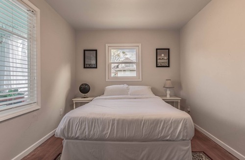 Kewaunee House | Spacious Cape Cod Home near Door County, Green Bay and Lambeau Field