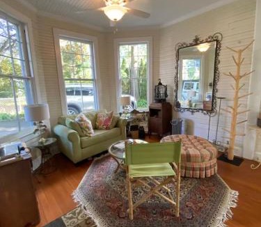 Upper Montclair House | Spacious Carriage House in Montclair -accessible to MetLife Stadium, Newark Airport &NYC -新泽西州蒙特克莱尔小镇 -宽敞的独立房 -近世界杯赛场, 纽约曼哈顿, 纽瓦克机场
