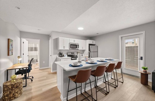 University Circle Apartment | Spacious & Central | 2 Bedroom | CLE Clinic