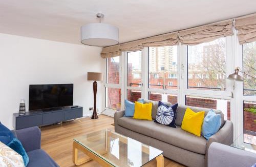 St Luke's Apartment | Spacious Central 3 Bedroom Apartment in Old Street