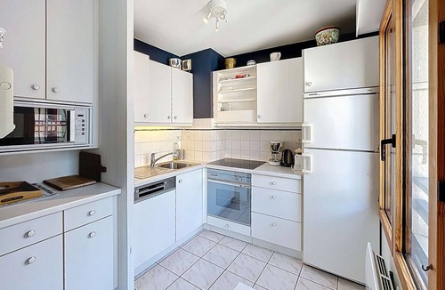 Granville Apartment | Spacious central duplex with views, 50m from beach, elevator, and WIFI