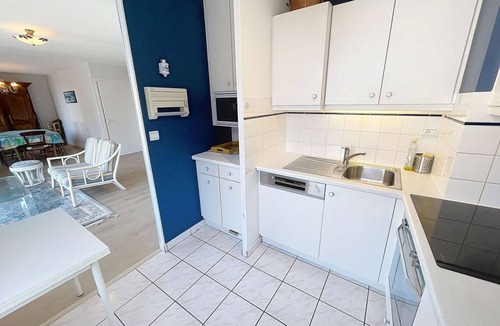 Granville Apartment | Spacious central duplex with views, 50m from beach, elevator, and WIFI