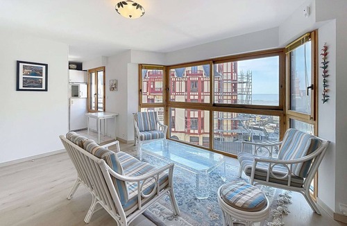 Granville Apartment | Spacious central duplex with views, 50m from beach, elevator, and WIFI