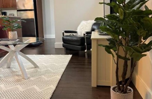Fernwood Apartment | Spacious & Central One Bedroom Apt in Fernwood - 10 min walk to Royal Jubilee!