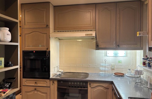 Akasaka Condo | Spacious central Tokyo garden home with private garden. Walking to Roppongi