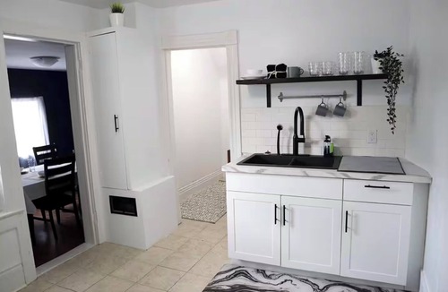 Winnipeg Apartment | Spacious Century Gem in Downtown Winnipeg with parking