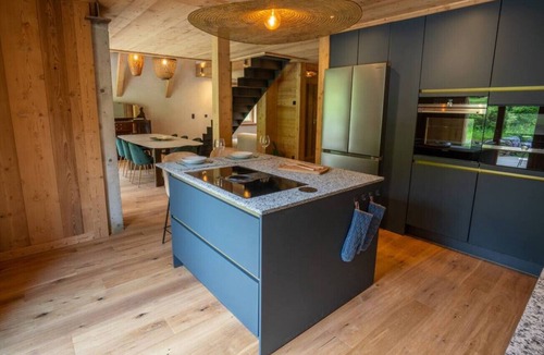 Les Bossons Ski Chalet | Spacious Chalet | View | Jacuzzi | Fireplace | BBQ