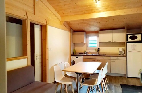 Vouneuil-sur-Vienne House | Spacious chalet with 3 bedrooms and 2 bathrooms sleeps 6