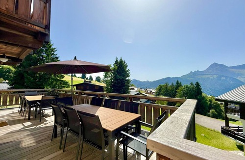 Crest-Voland Ski Chalet | Spacious chalet for 15, pets allowed, parking