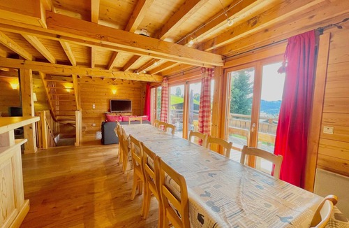 Crest-Voland Ski Chalet | Spacious chalet for 15, pets allowed, parking