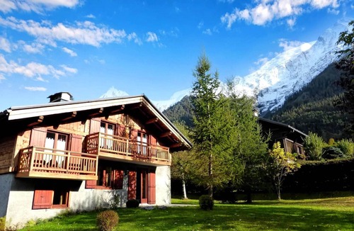 Les Houches Ski Chalet | Spacious chalet for 8 in Les Houches, with parking