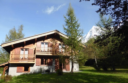 Les Houches Ski Chalet | Spacious chalet for 8 in Les Houches, with parking
