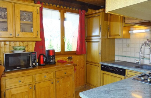 Les Gets Ski Chalet | Spacious chalet in Les Gets with fireplace, WiFi and pets allowed