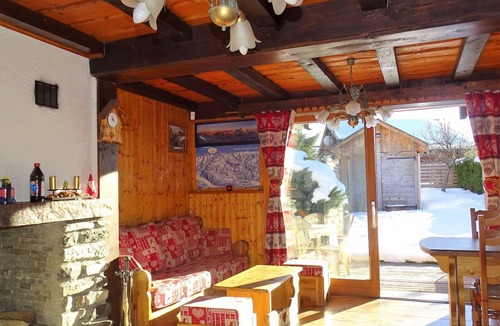 Les Gets Ski Chalet | Spacious chalet in Les Gets with fireplace, WiFi and pets allowed