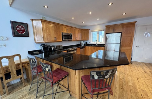 Humber Valley House | Spacious Chalet on Breathtaking Humber River
