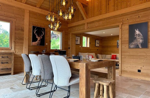 Verchaix Ski Chalet | Spacious chalet with comfort, 5 bedrooms, parking