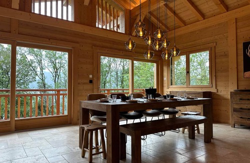 Verchaix Ski Chalet | Spacious chalet with comfort, 5 bedrooms, parking