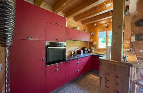 Abondance Ski Chalet | Spacious chalet with WIFI, pets allowed, private garage
