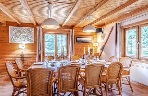 Montriond Ski Chalet | Spacious chalet with jacuzzi and sauna in Morzine, pets allowed
