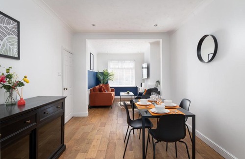 Northampton Apartment | Spacious & Charming 2BR - Perfect Stay