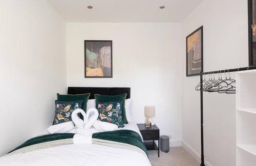Northampton Apartment | Spacious & Charming 2BR - Perfect Stay