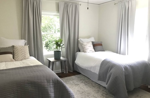 East Point House | Spacious & Charming 3 bed 2 bath Near MARTA & Airport