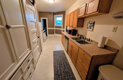 Yankee Hill Bed & Breakfast | Spacious & Charming 4 BR near Downtown