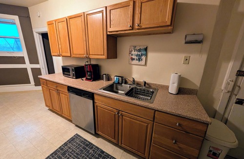 Yankee Hill Bed & Breakfast | Spacious & Charming 4 BR near Downtown