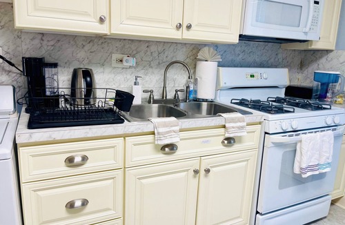 Glen Burnie House | Spacious, Charming 4-bedroom House in Glen Burnie