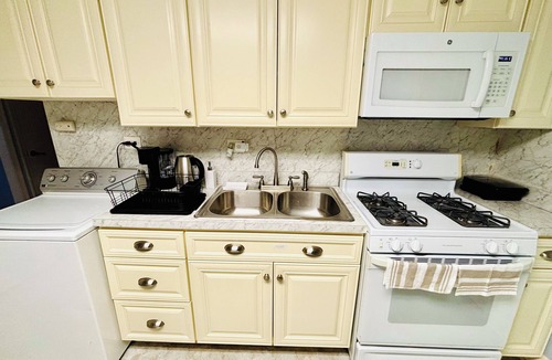 Glen Burnie House | Spacious, Charming 4-bedroom House in Glen Burnie