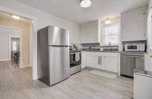 Hilltop House | Spacious & Charming Home Near Downtown Columbus - Minutes to OSU and Hospitals