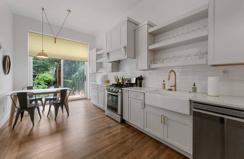 Central West End House | Spacious Charming Home ABODEbucks