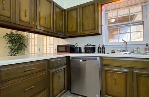 Bloomingdale House | Spacious, Charming & Serene Family Haven ~ Parking