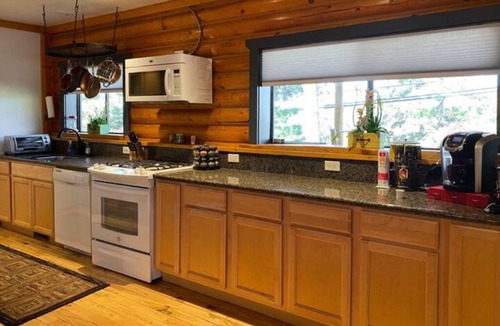 Flagstaff House | Spacious Chic Cabin with Gorgeous Views, Outdoor Lounge, Family Friendly