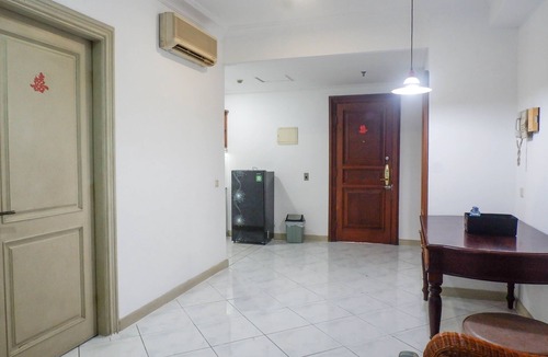 Suko Manunggal Apartment | Spacious Classic 1BR Apartment at Taman Beverly
