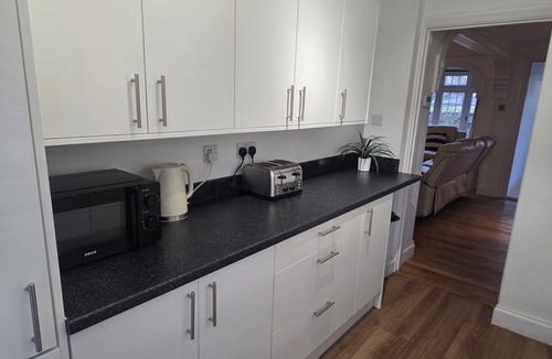 Reading House | Spacious, clean & comfy 3 bed semi-detached house,