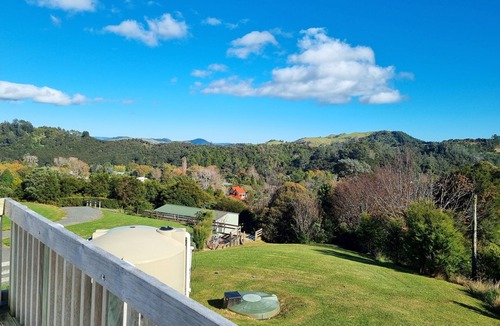 Coromandel House | Spacious clean & sunny home with fabulous views! 2.7kms to town. Unlimited Wi-Fi