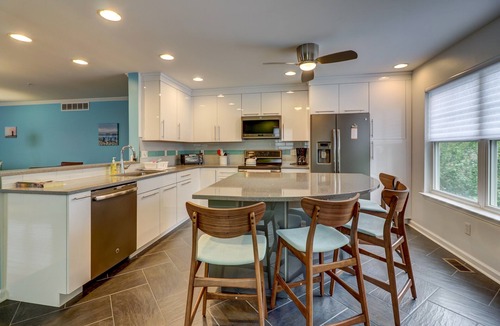 Rehoboth Beach House | Spacious & Clean Townhouse 4BR w/Pool & Parking