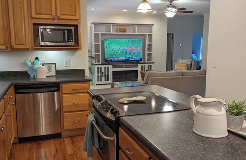 Clemson House | Spacious Clemson House, close to CU, across from Patrick Square, Pet Friendly!