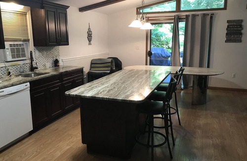 Hamlin House | Spacious, close to amenities, HOT TUB, POOL TABLE