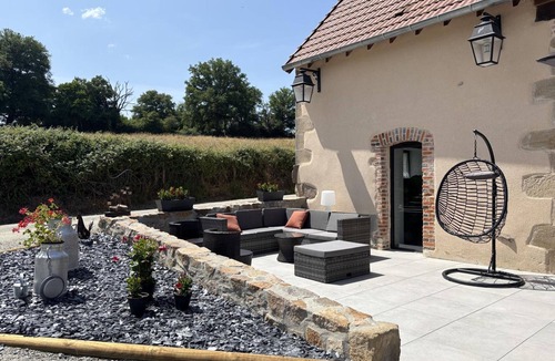 Louroux-Hodement Cottage | Spacious cottage in Auvergne with private pool for 8 guests